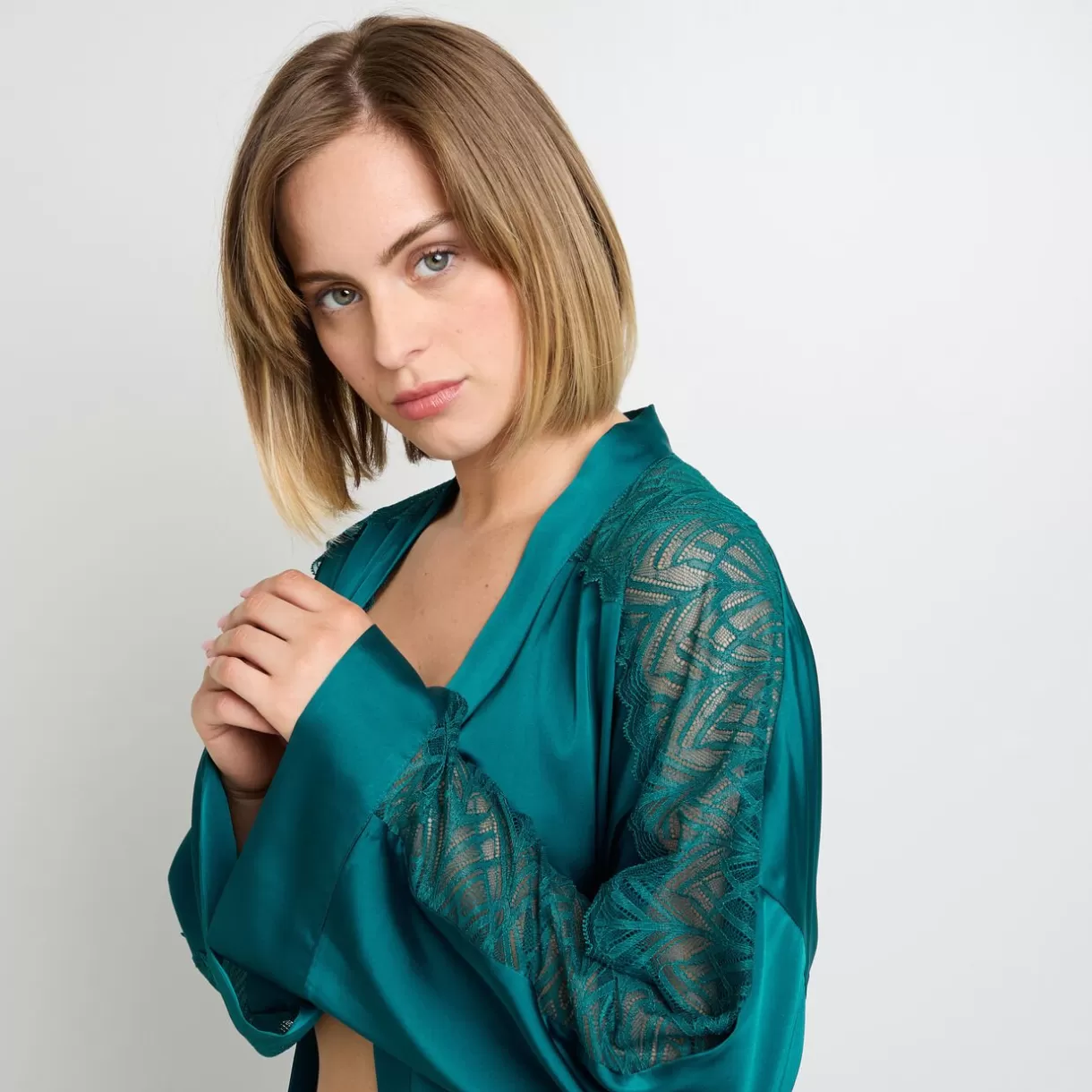 Lingerie De Nuit Sexy | Peignoir / Déshabillé / Gilet<FEMME KIMONO EN SATIN ET DENTELLE CANARD