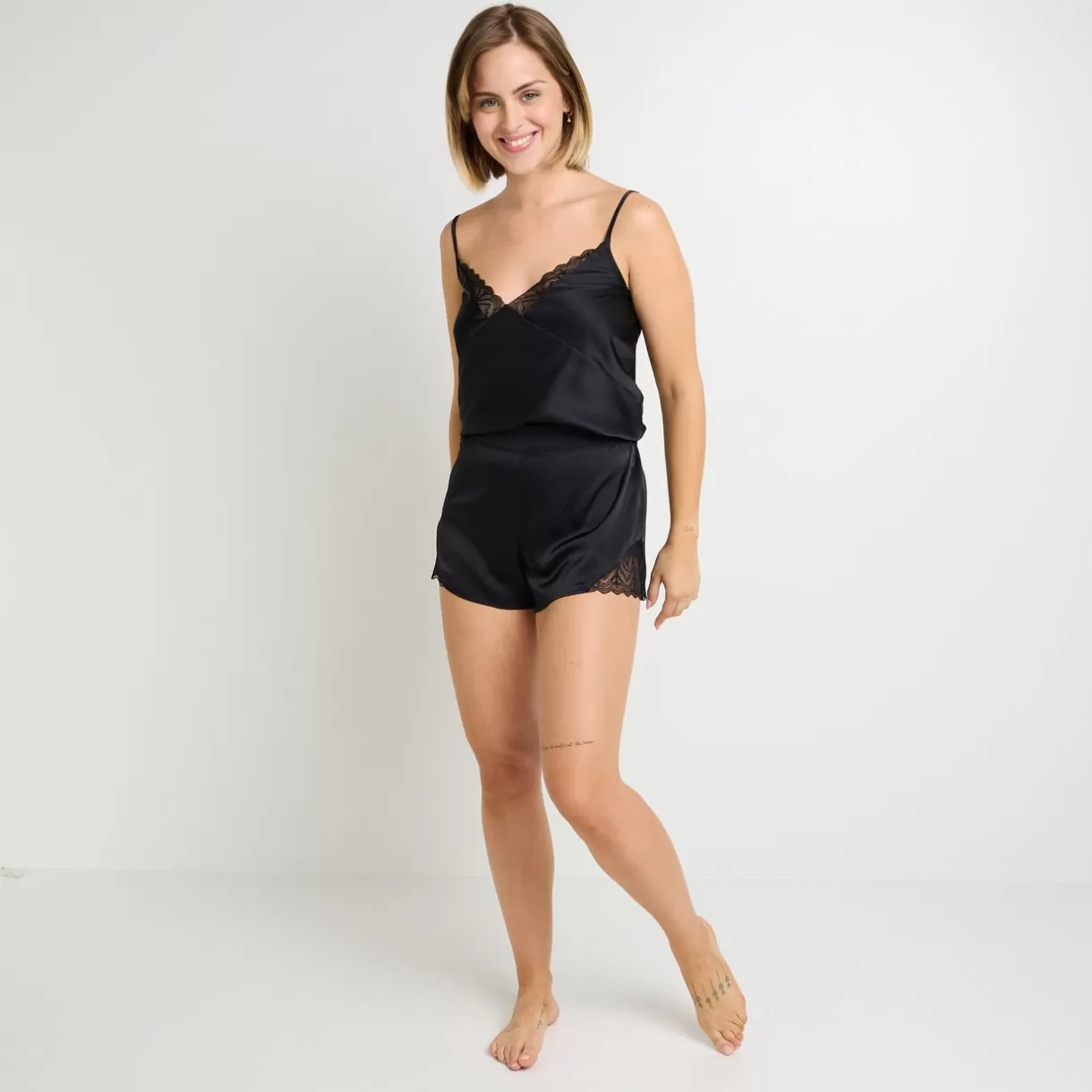 Lingerie De Nuit Sexy | Bas De Pyjama<FEMME SHORT EN SATIN NOIR
