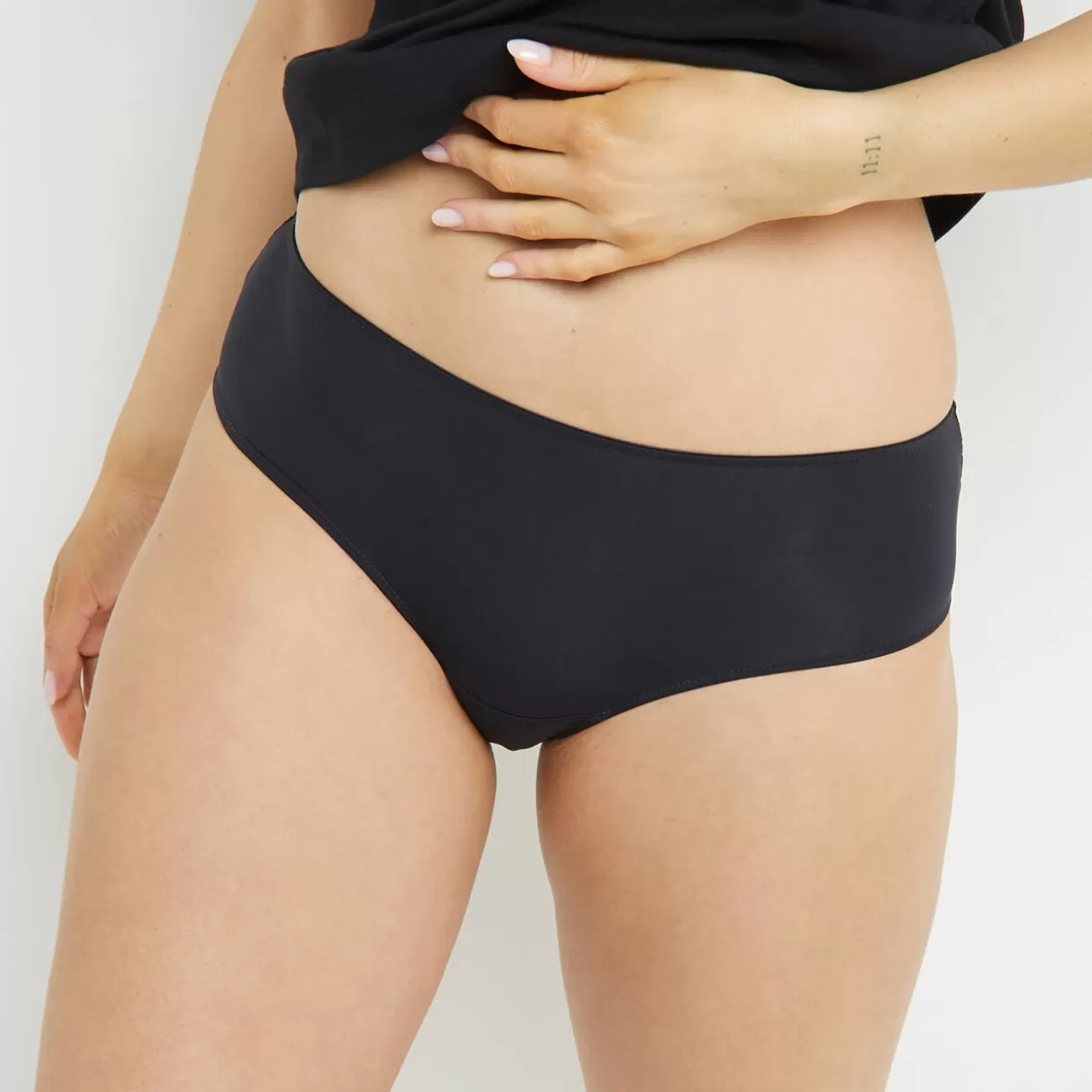 Shorty / Shorty-string<BEE SHORTY MICROFIBRE ET DENTELLE NOIR