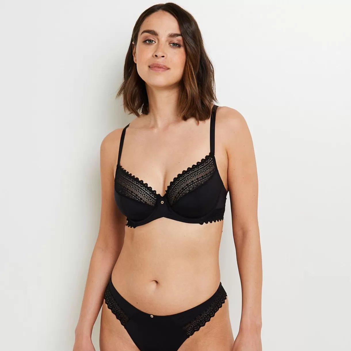 Poitrine Généreuse (bonnets E, F Et G) | Soutien-gorge Corbeille / Emboîtant<DOUCE SOUTIEN-GORGE EMBOITANT MICROFIBRE NOIR