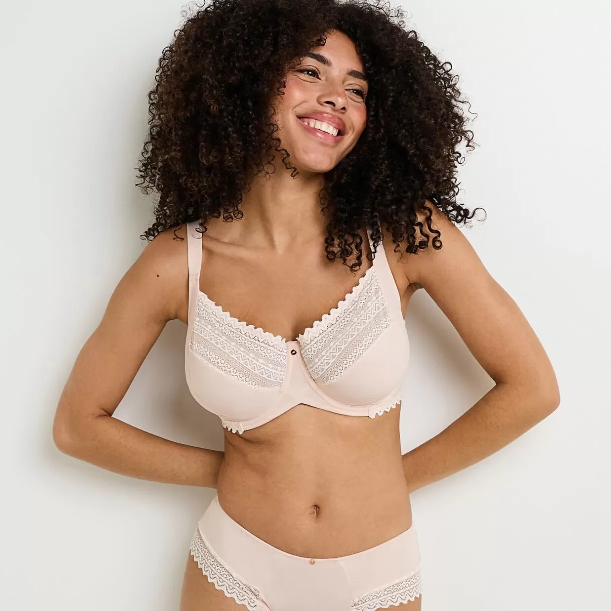 Poitrine Généreuse (bonnets E, F Et G) | Soutien-gorge Corbeille / Emboîtant<DOUCE SOUTIEN-GORGE GRANDS BONNETS POUDRE