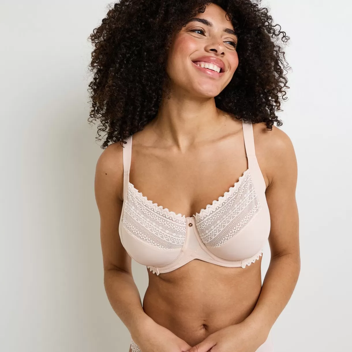 Poitrine Généreuse (bonnets E, F Et G) | Soutien-gorge Corbeille / Emboîtant<DOUCE SOUTIEN-GORGE GRANDS BONNETS POUDRE