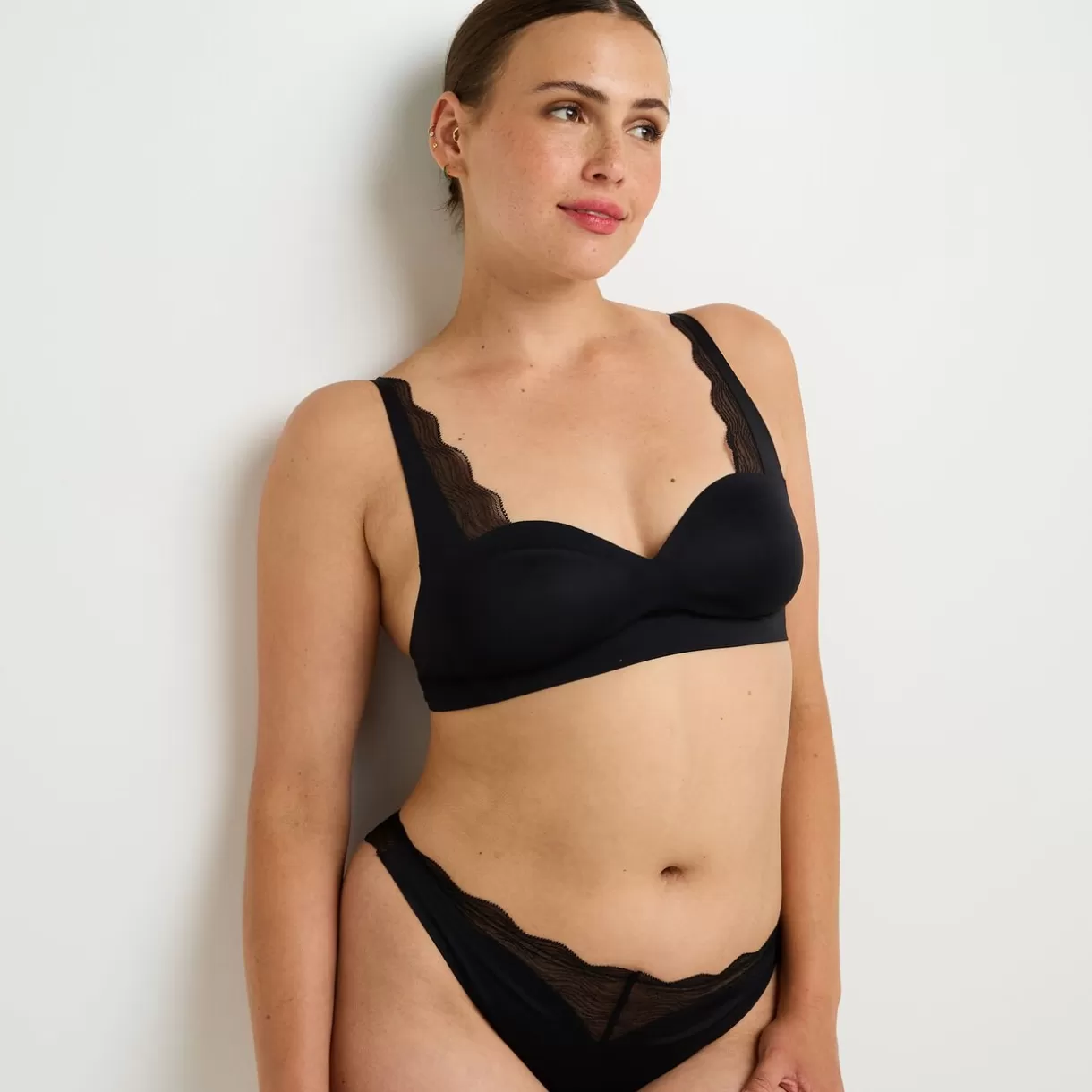 Soutien-gorge Sans-armatures / Triangle<FEELING SOUTIEN-GORGE SANS ARMATURES NOIR