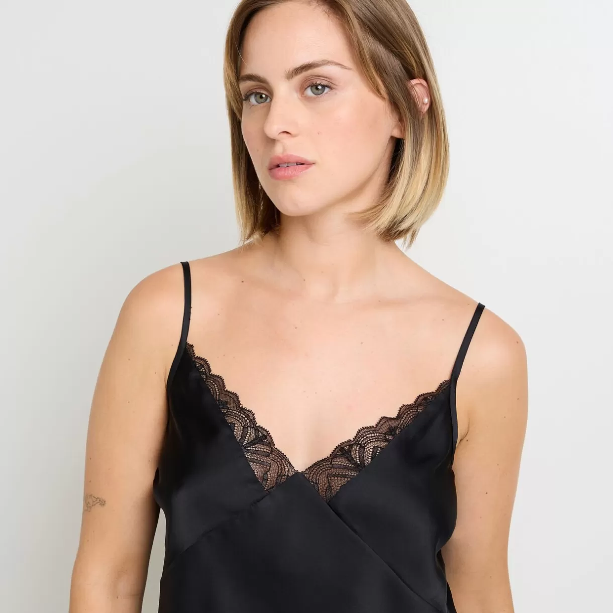 Lingerie De Nuit Sexy | Haut De Pyjama<FEMME TOP EN SATIN ET DENTELLE NOIR